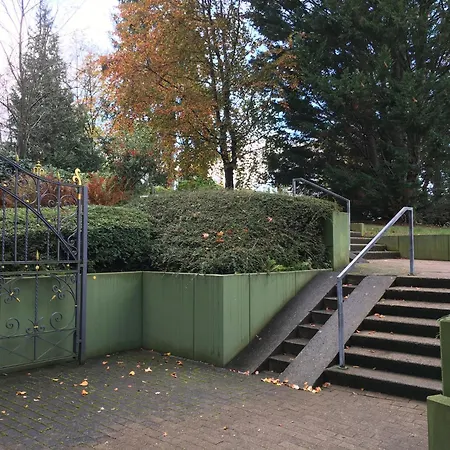 Parkblick Mit 2 Baedern